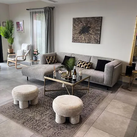 Appartement Arc-en-ciel 5 Star App A With Stunning Seaview