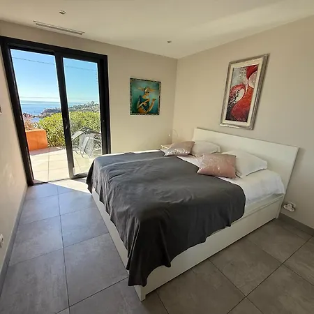 Arc-en-ciel 5 Star App A With Stunning Seaview Apartment