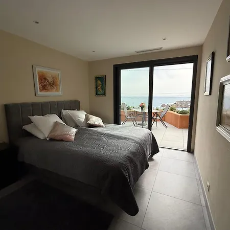 Arc-en-ciel 5 Star App A With Stunning Seaview Apartament *